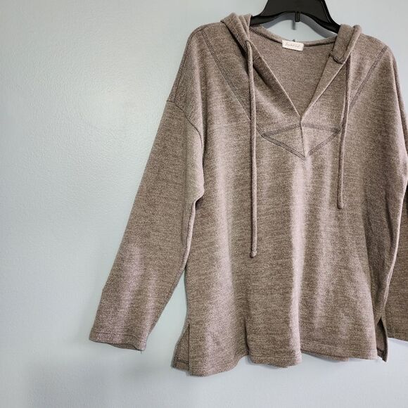 Bucketlist Lightweight Hooded Long Sleeve - Picture 9 of 10